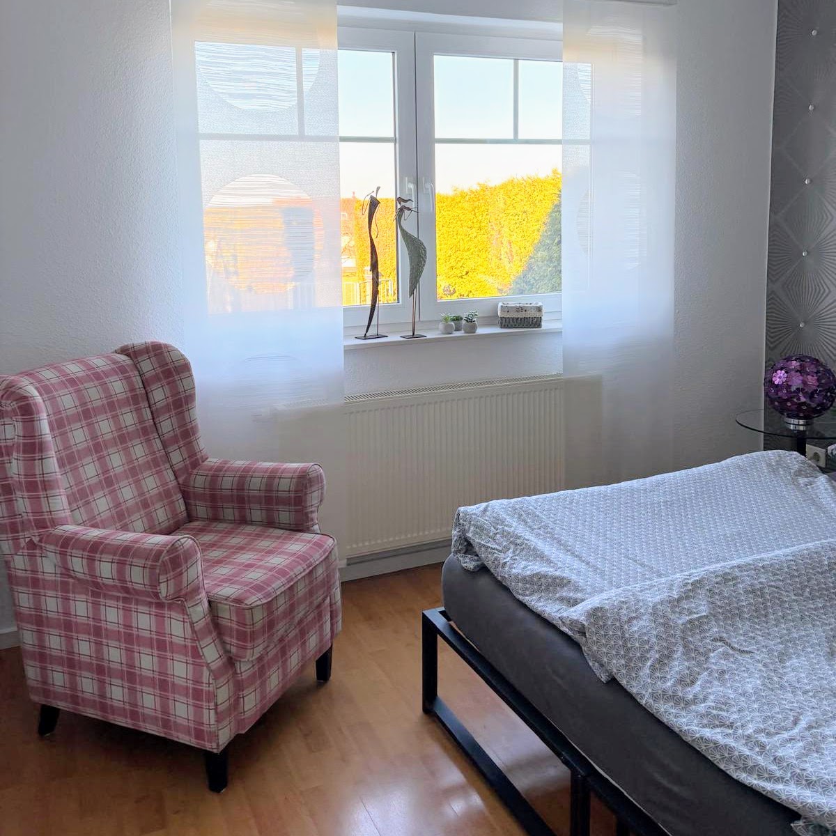 Schlafzimmer mit Bett